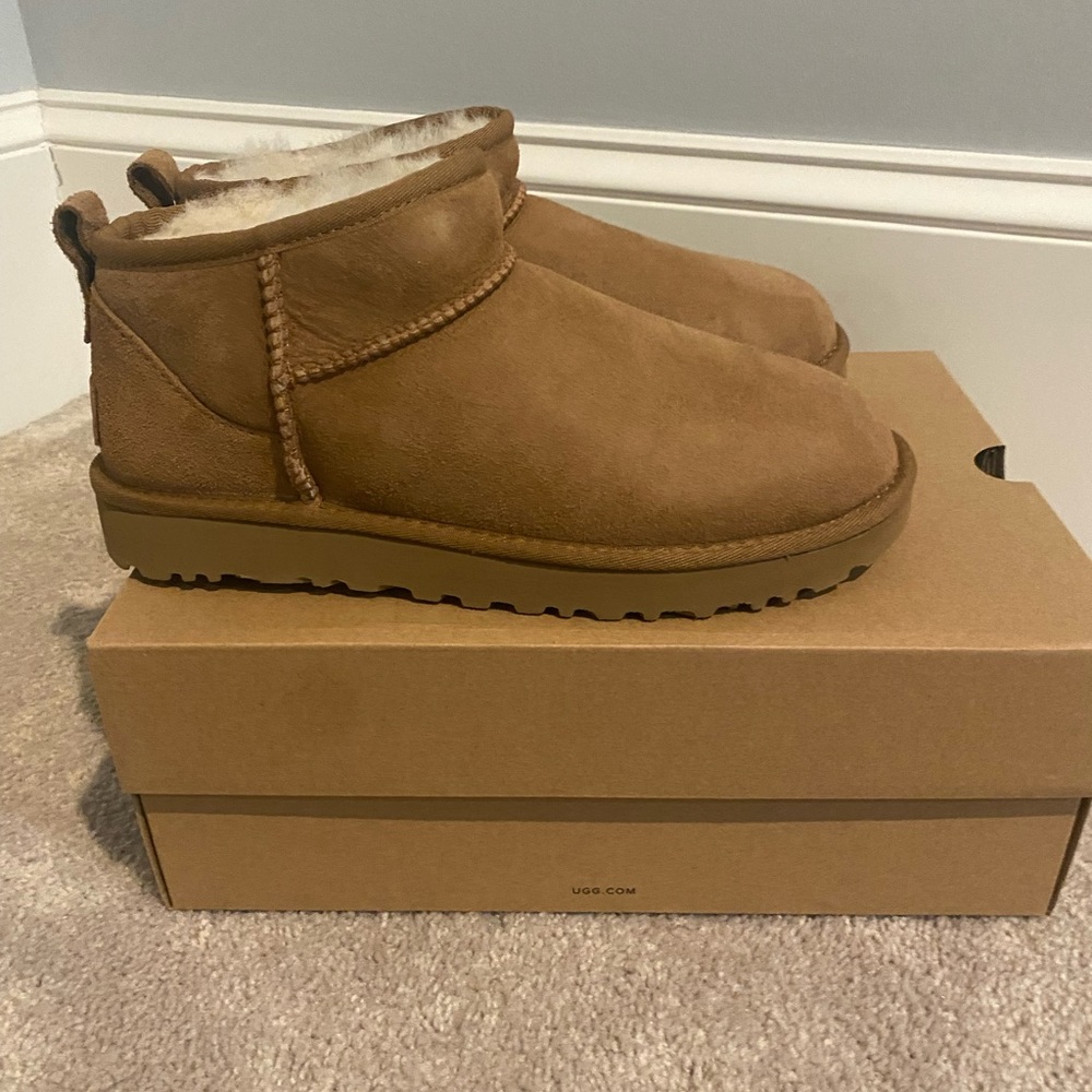 Ultra mini Ugg size 8 women’s.
